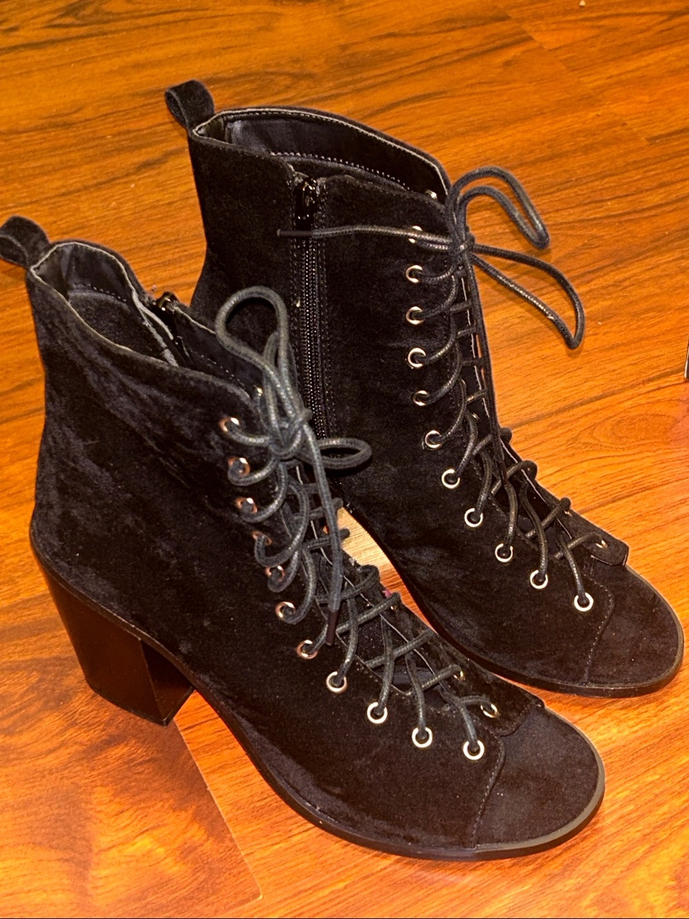 NIB Viva Black Suede Lace-Up Peep-Toe Booties Chunky Heel Size 40/9 Fall Ready